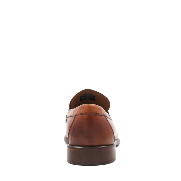 Alessandro Cognac – Bruno Magli display picture 1